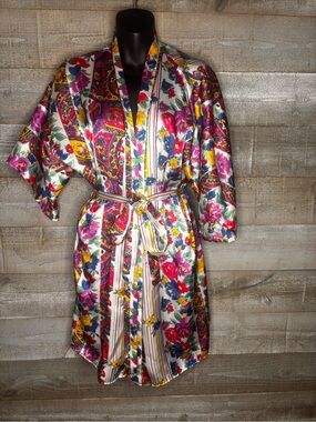 Secret Treasures printed tie front kimono oriental inspired slip sleepwear robe